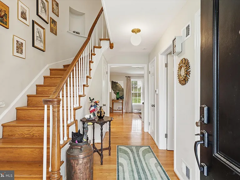 108 Oakmont Ct NE — Photo 3