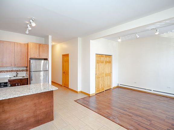 3rd image of 6221 S Kenwood Ave APT 1R