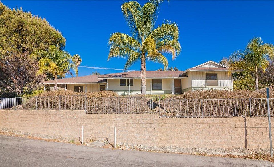 1st image of 1028 N Palm Dr