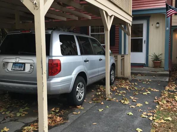 4 Rising Trail Ct, Middletown, CT 06457