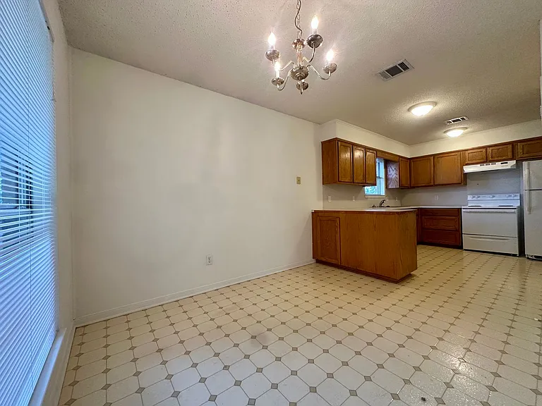 638 Park Place Dr — Photo 5