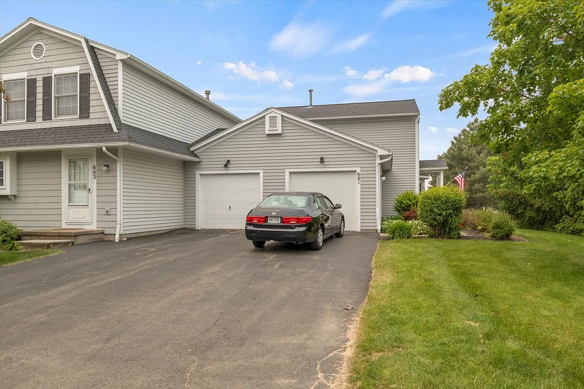 3 bed, 1.5 bath, 1232 sqft, $2,195 — Photo 1
