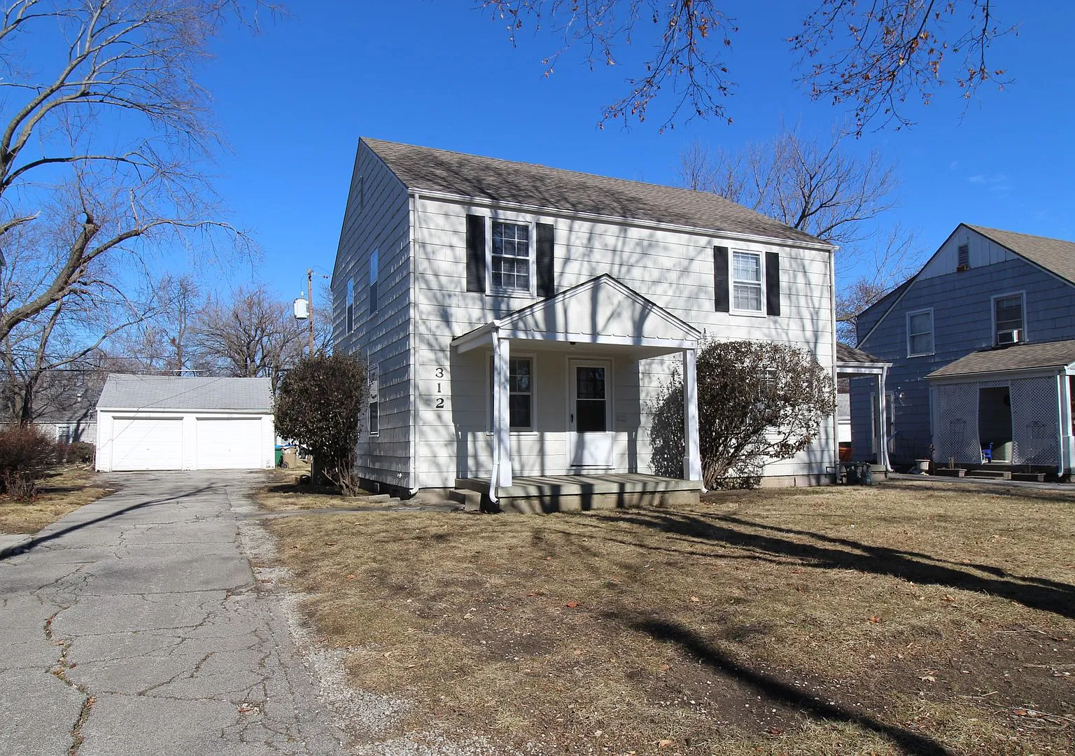 2 Bedroom Duplex in North Kansas City — Photo 1