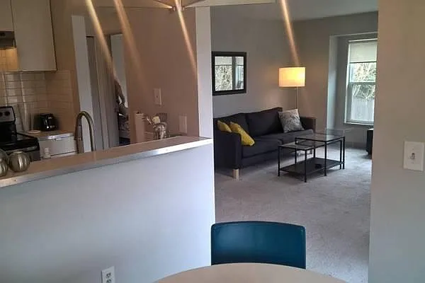 1922 Franklin Ave E #3E — Photo 2