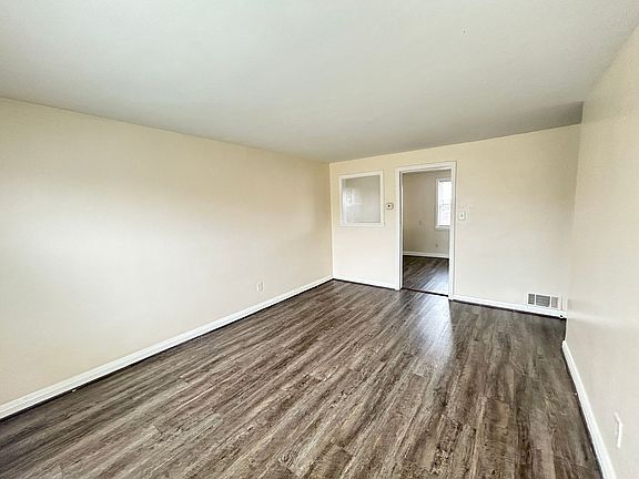 4th image of 1010 Elton Ave #C7881877f