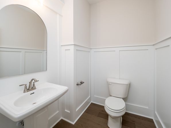 virginia-beach-virginia-402647318 picture