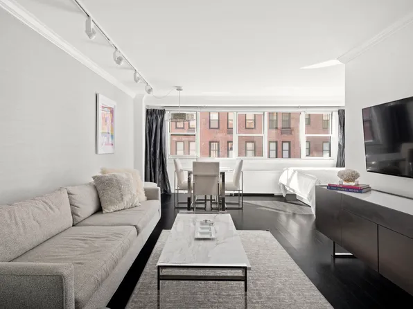 123 East 75th Street image 1 of 10