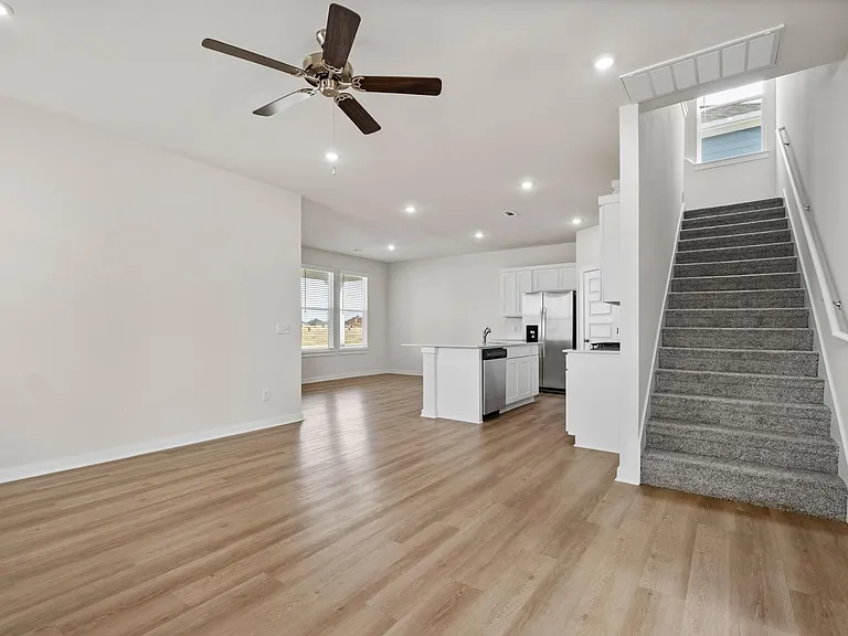 158 S Broyles St — Photo 7