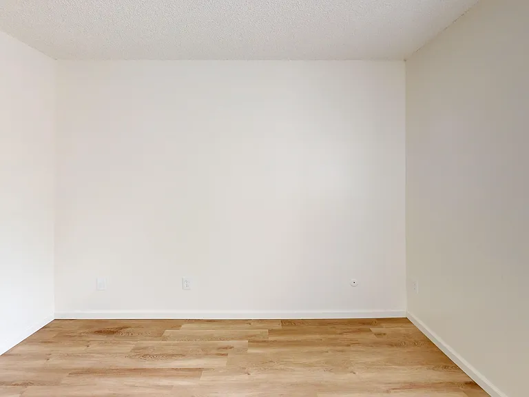Garden Court Apartments — Photo 5
