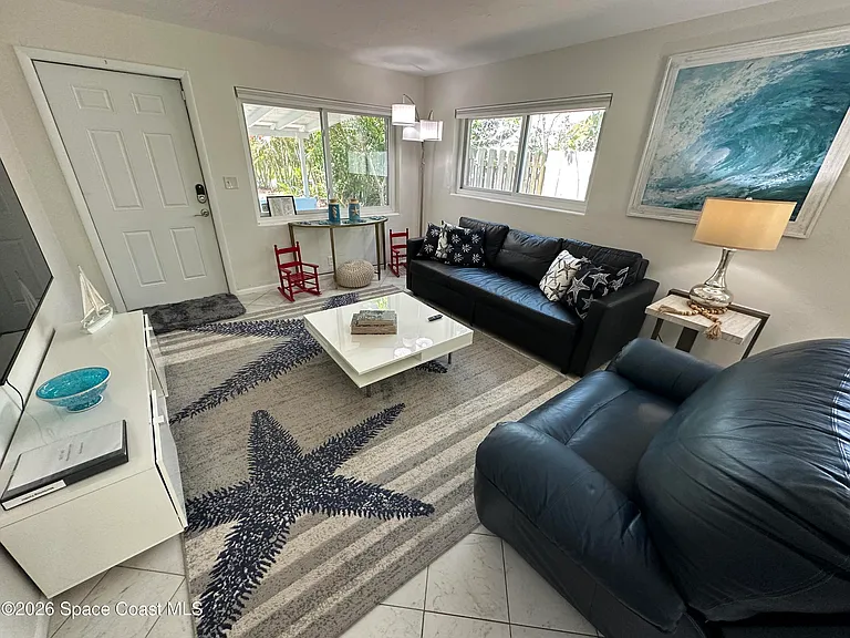 302 5th Ave — Photo 4