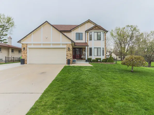 15991 Toulouse Ave, Fraser, MI 48026