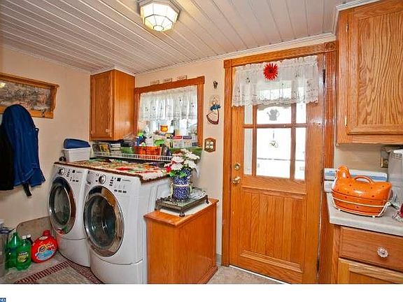 4th image of 114 E 9th Ave