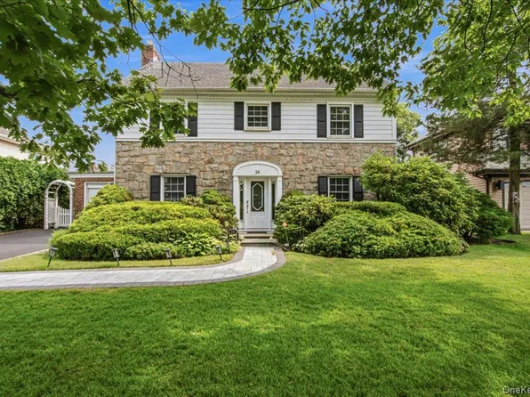 24 Overlook Road, Great Neck, NY 11020