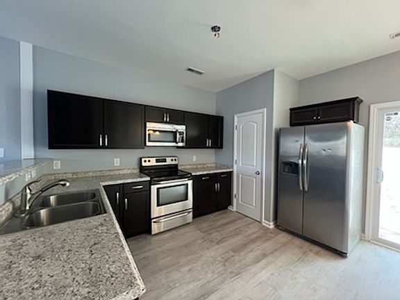 4th image of 642 Ebb Tide Ln