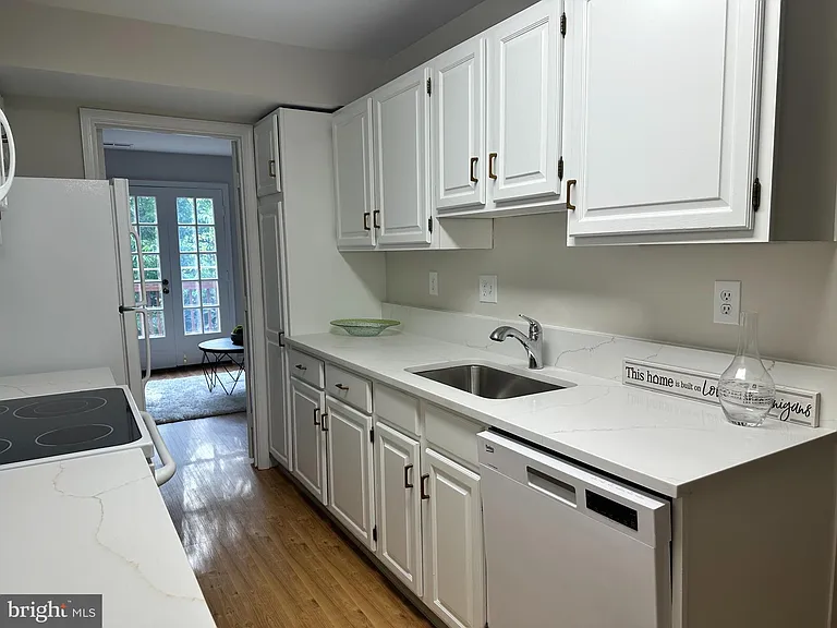 4847 Chevy Chase Dr #172 — Photo 5
