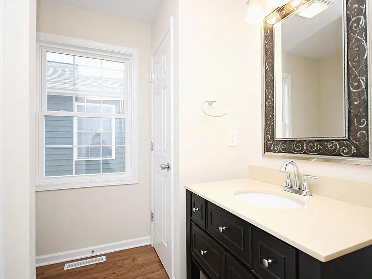 1141 Saint Clair Ave — Photo 10
