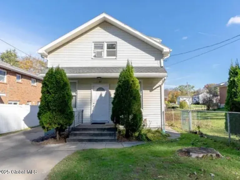 31 Wellington Ave #1 — Photo 1