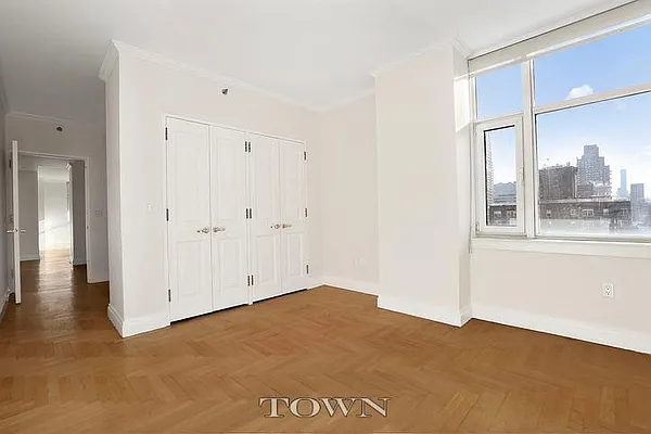 Rented by Town Residential | media 9