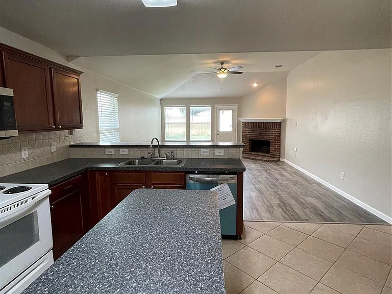 8904 Chisholm Trl — Photo 11