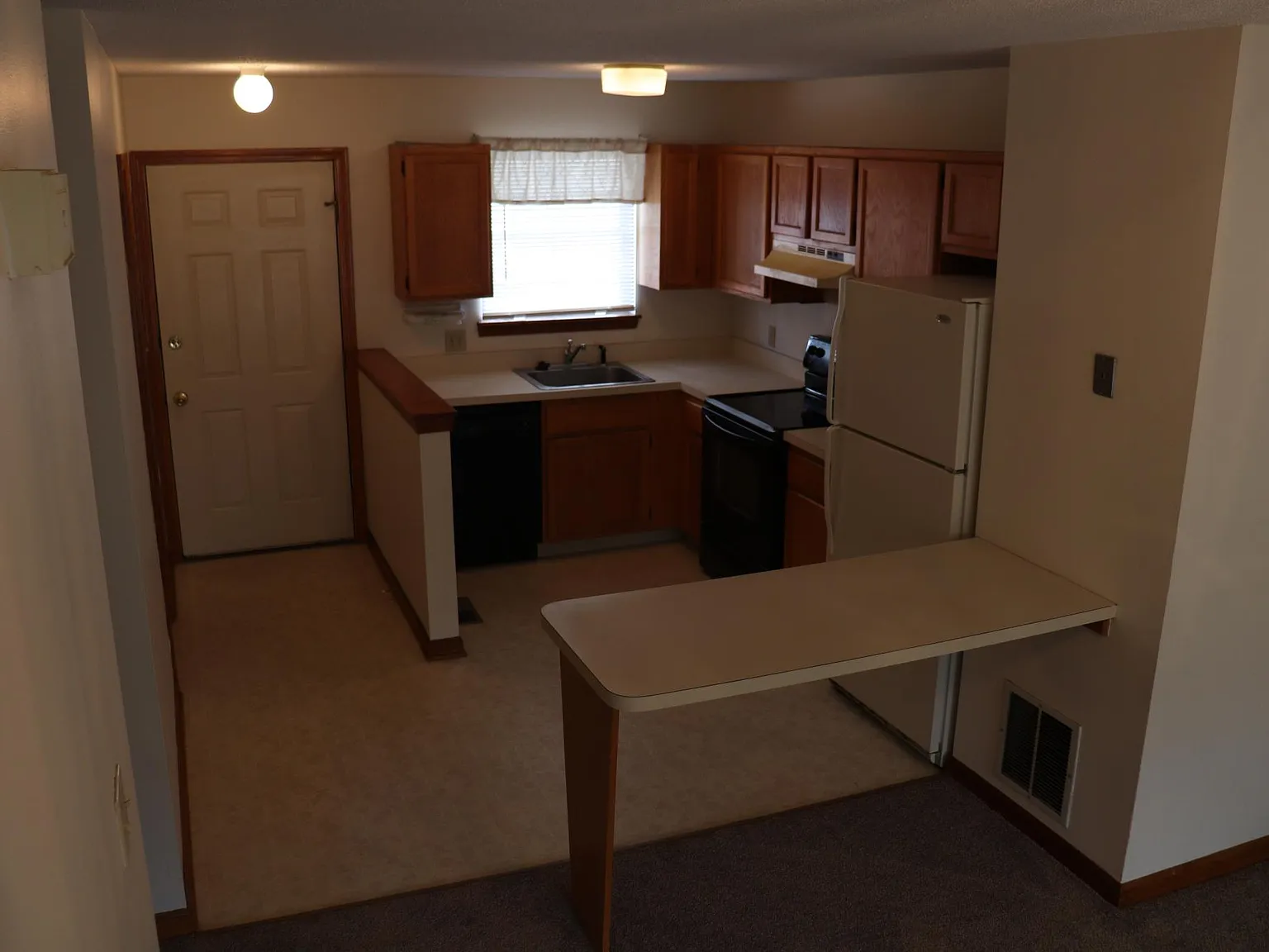 2 bed, 1.5 bath, 1020 sqft, $1,500 — Photo 3
