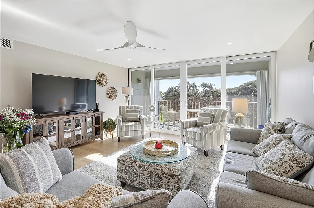 2 bed, 1300 sqft, $7,000 — Photo 4