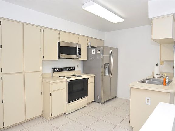 5th image of 3350 Mermoor Dr #1205