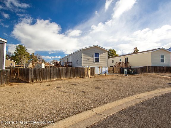 3rd image of 104 Mahogany Cir