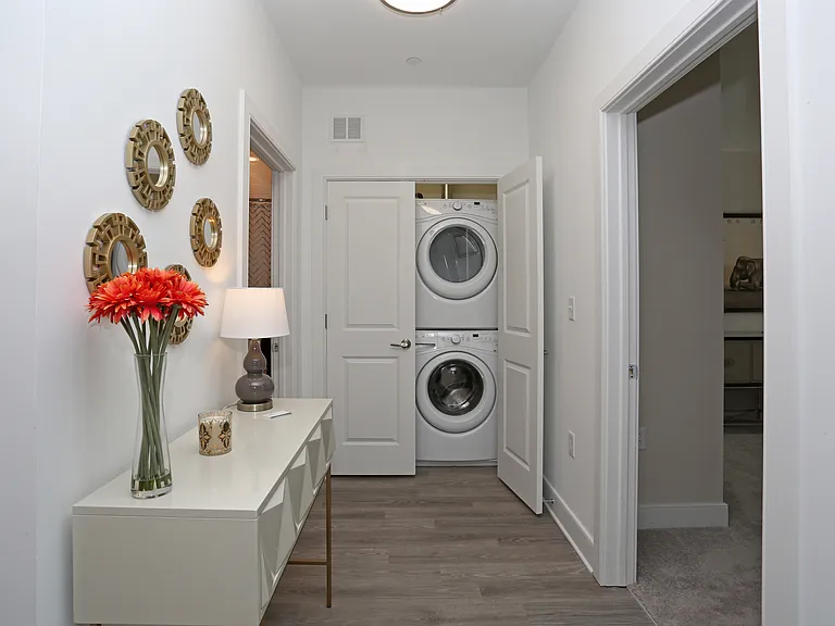 Colonial Pointe at Franklin Lakes — Photo 24
