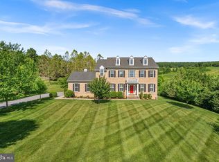 35124 Greyfriar Dr, Round Hill, VA 20141