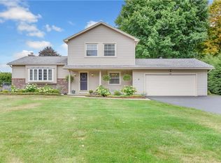 23 Kress Hill Dr, Spencerport, NY 14559