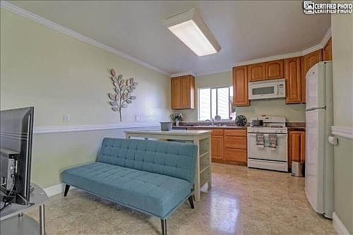 3rd image of 1366 San Bruno Ave