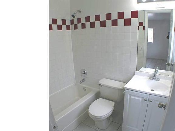 5th image of 1000 SW 30th St