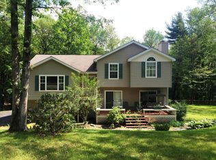 121 Raccoon Run, Effort, PA 18330