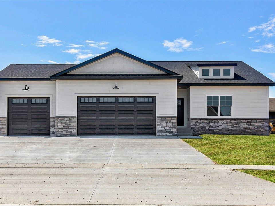 1st image of 900 Lost Lakes Dr