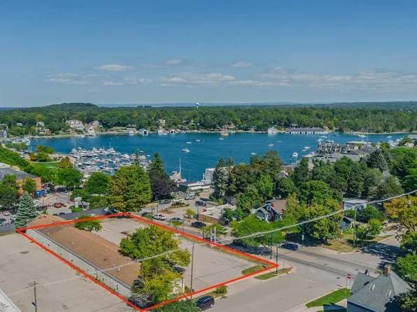 101 W Hurlbut St, Charlevoix, MI 49720