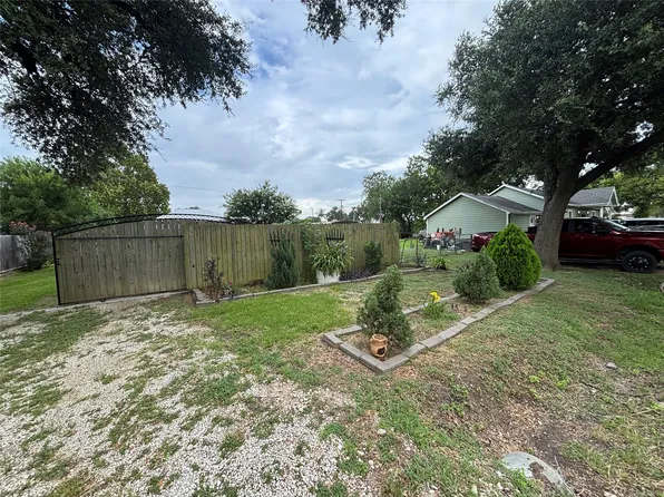 2213 1st Ave N, Texas City, TX 77590