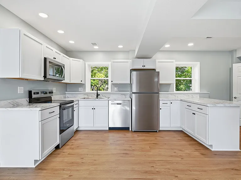 720 Hurd Ave — Photo 2