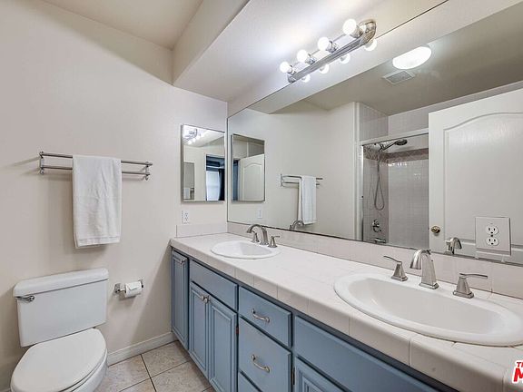 5th image of 10924 Bloomfield St APT 7