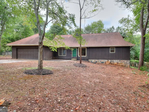 2523 Empire Forest Dr, Tucker, GA 30084