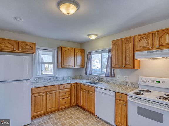 5th image of 108 E Cochran St
