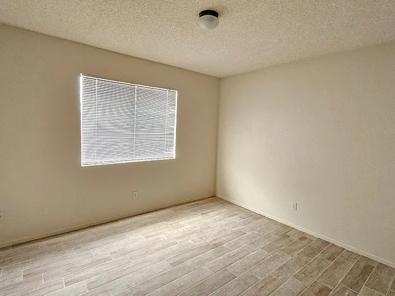 8124 Underwood Ave — Photo 9
