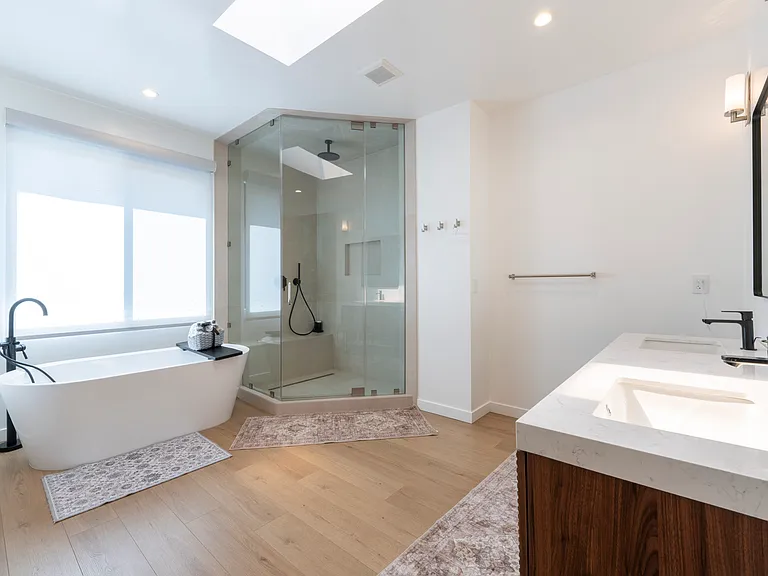 2450 Coldwater Canyon Dr — Photo 41