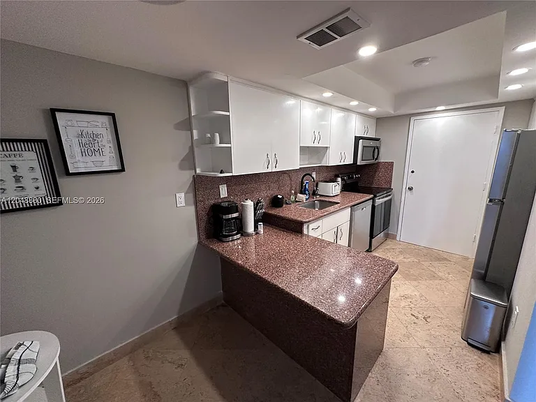 18021 Biscayne Blvd #702 — Photo 5