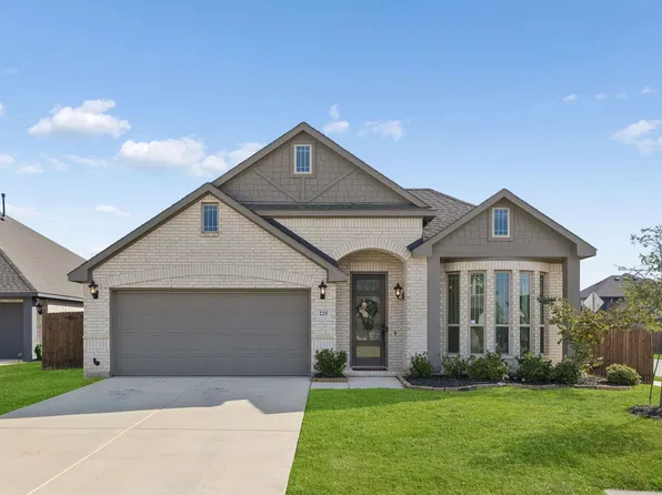 225 Clairmont Dr, Ponder, TX 76259