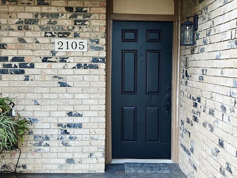 2105 Warnford Pl — Photo 1