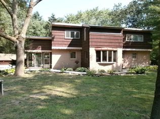 431 Oakwood Dr, Delafield, WI 53018