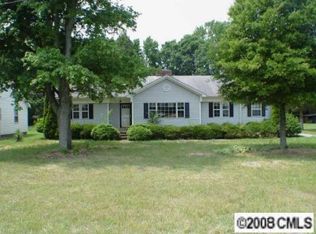 6406 Lake Dr, Charlotte, NC 28215