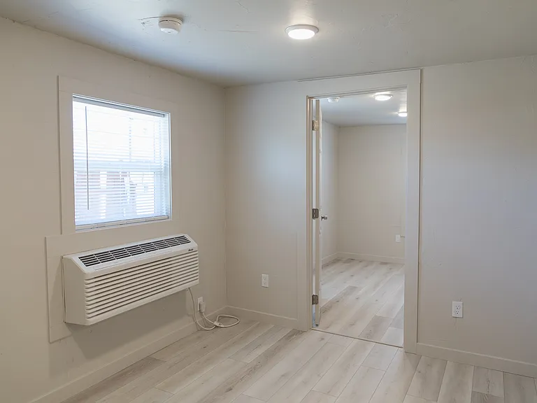 425 SE 2nd St #3 — Photo 5