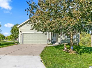 19062 Drexel Cir, Omaha, NE 68135