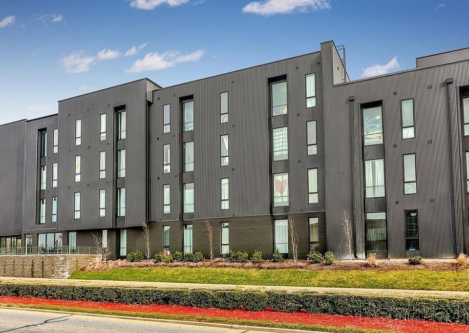 1st image of 608 Main St #402
